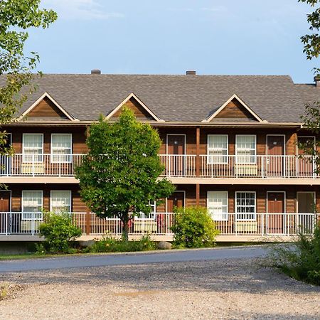 Auberge Royal Papineau Notre-Dame-de-la-Salette Екстериор снимка