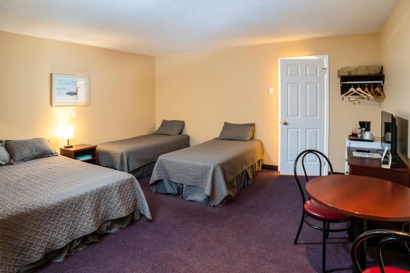 Auberge Royal Papineau Notre-Dame-de-la-Salette Екстериор снимка
